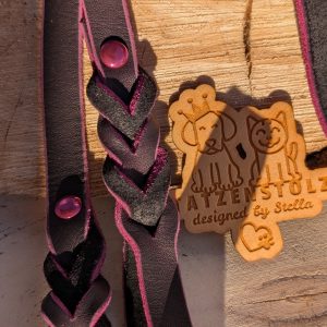 Lederleine „Blackberry“ – handgeflochten & soft, 1,75 m, schwarz-pink