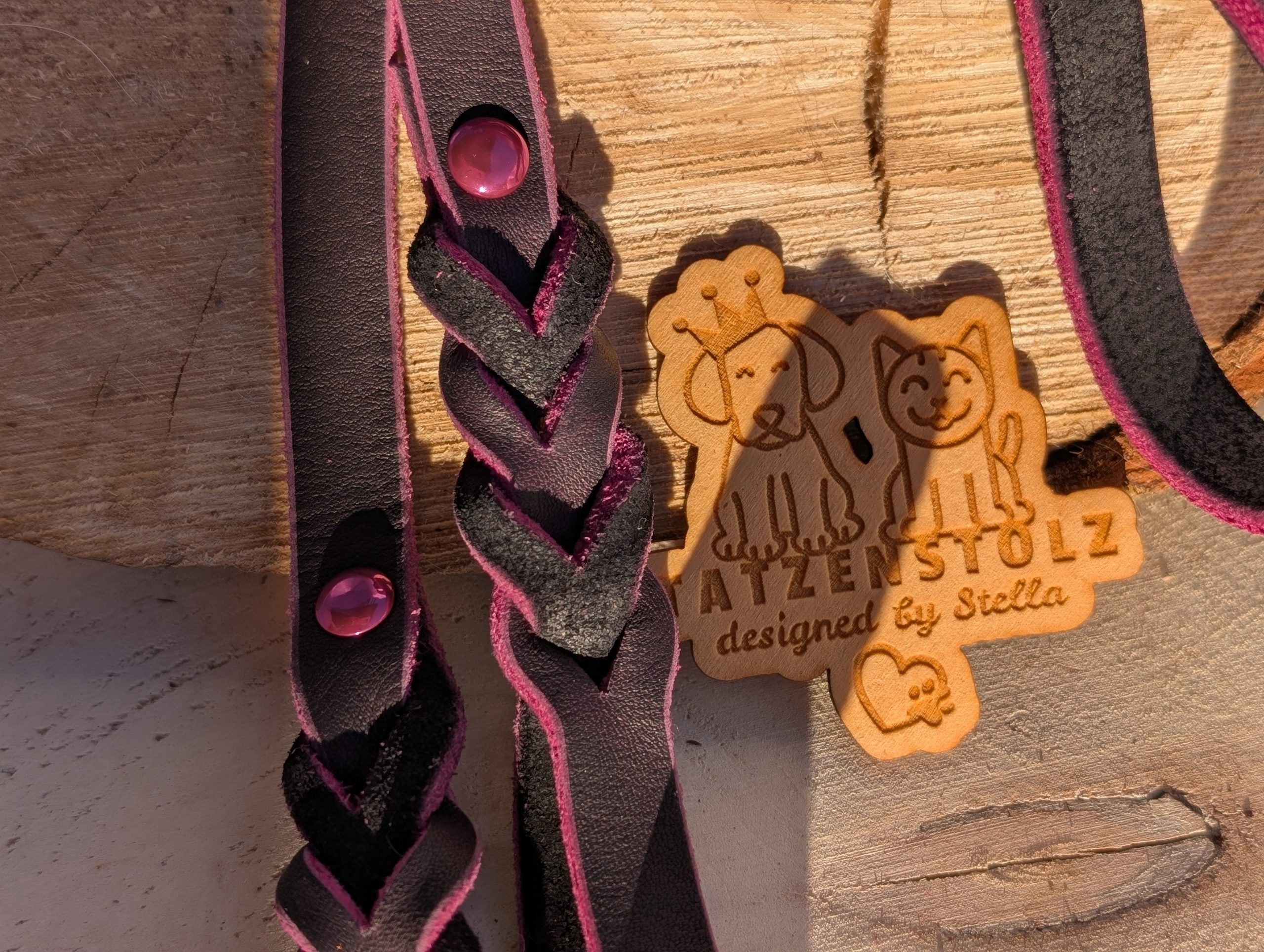 Lederleine „Blackberry“ – handgeflochten & soft, 1,75 m, schwarz-pink – Bild 2